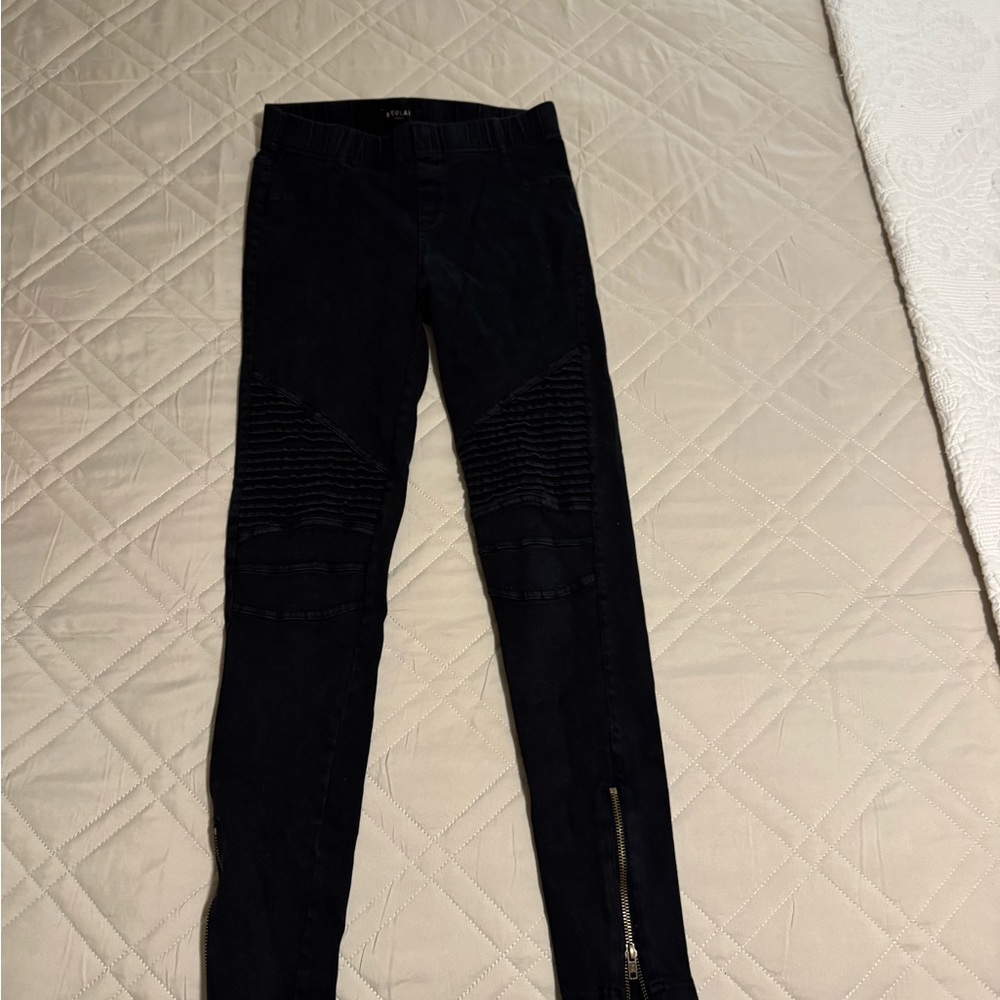 Black Jeggings with Zipper Detail